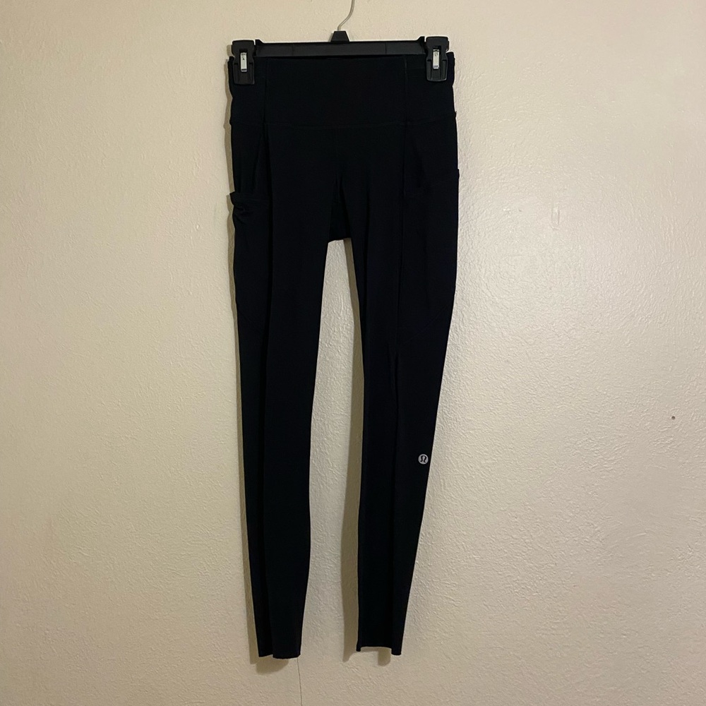 black lululemon leggings🕷️